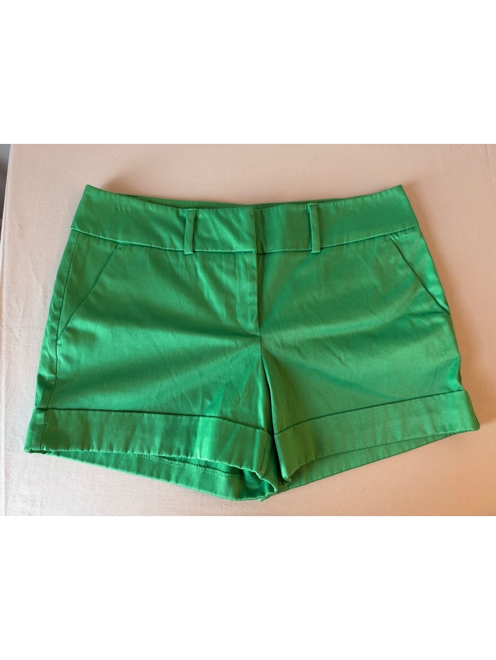 7th Avenue Design Studio Women's Green Cuffed Shorts Size 10 Mid-Rise with Pocke